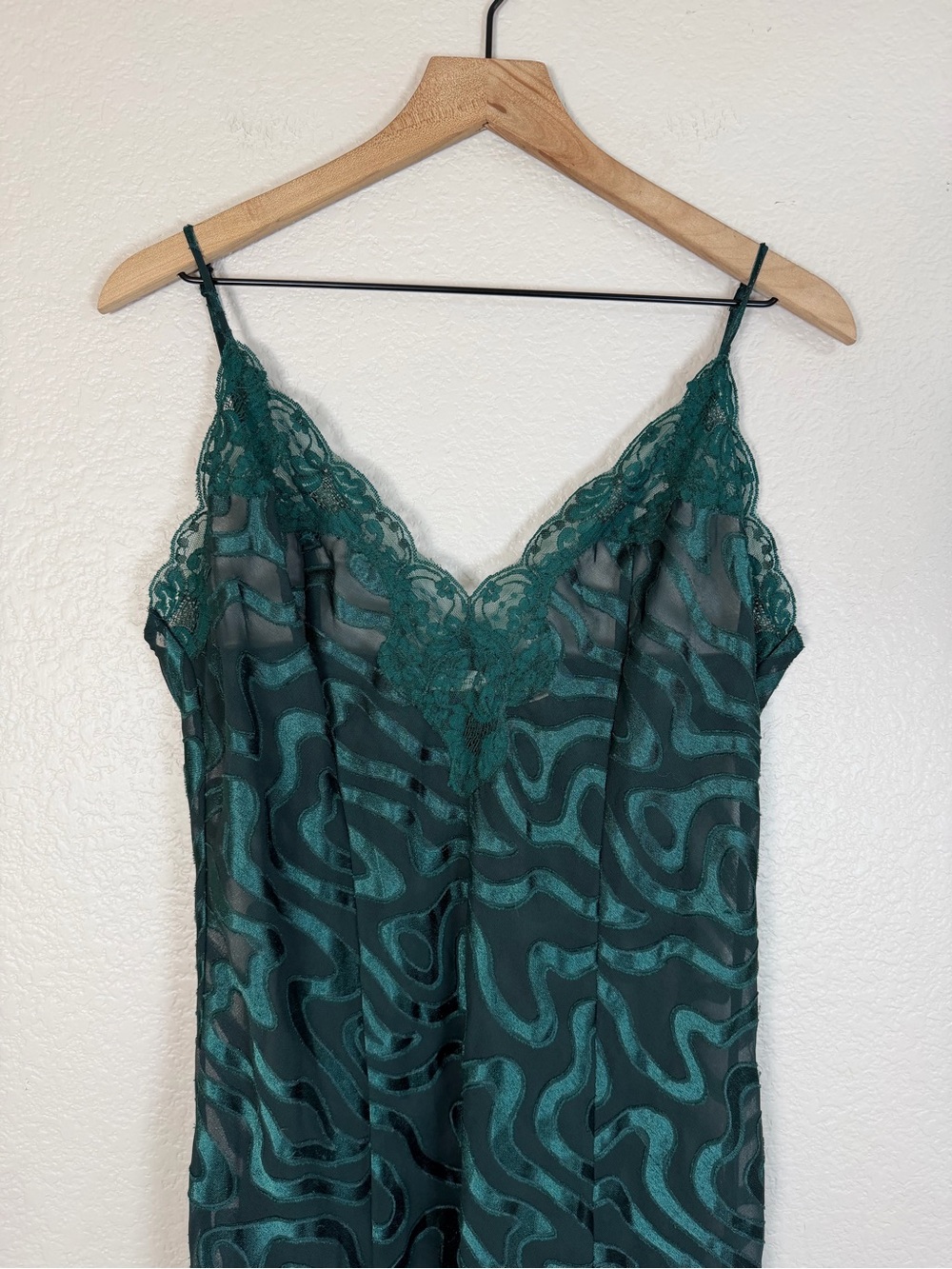 Vintage Victoria’s Secret Green Velvet Burnout Maxi Slip Nightgown 90’s Large - Picture 4 of 13
